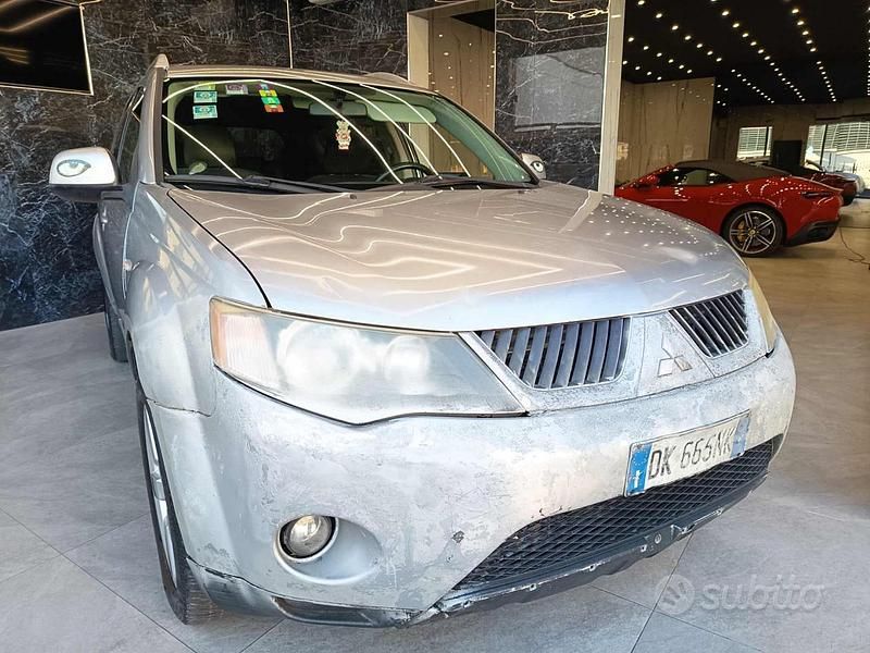 Usata Mitsubishi Outlander Invite 140 CV (102 kW) 2007 Grigio scuro SUV