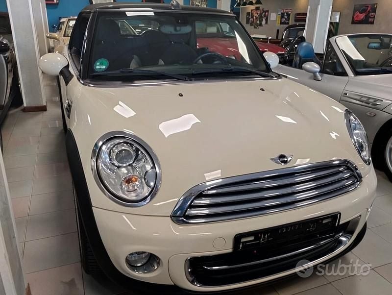 Usata Mini Cooper Cabriolet 122 CV (89 kW) 2014 Beige Cabrio