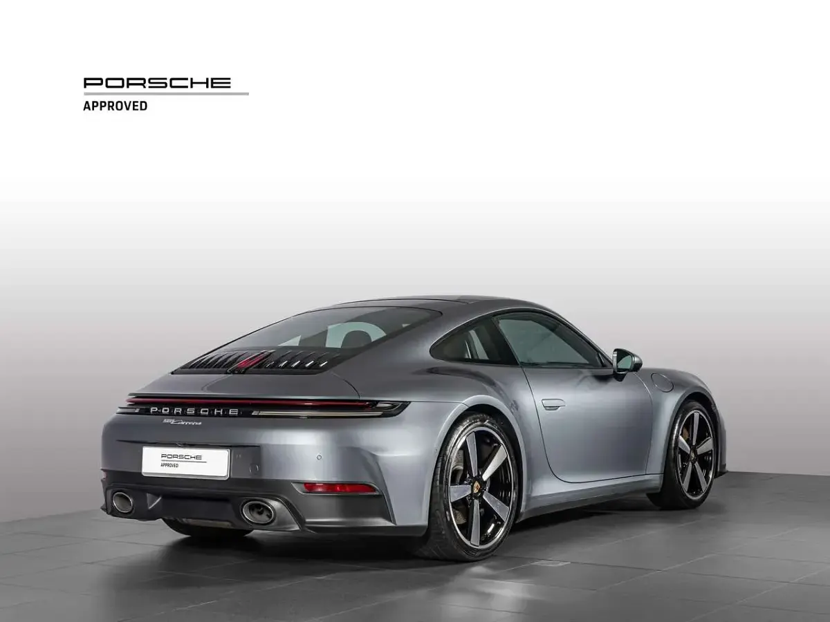 Usata Porsche 992 394 CV (289 kW) 2024 Grigio vanadio Coupé