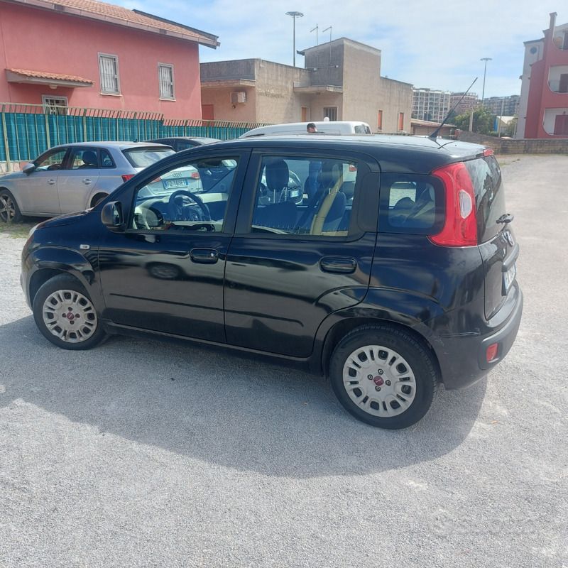 Usata Fiat Punto 77 CV (56 kW) 2015 Nero Utilitaria