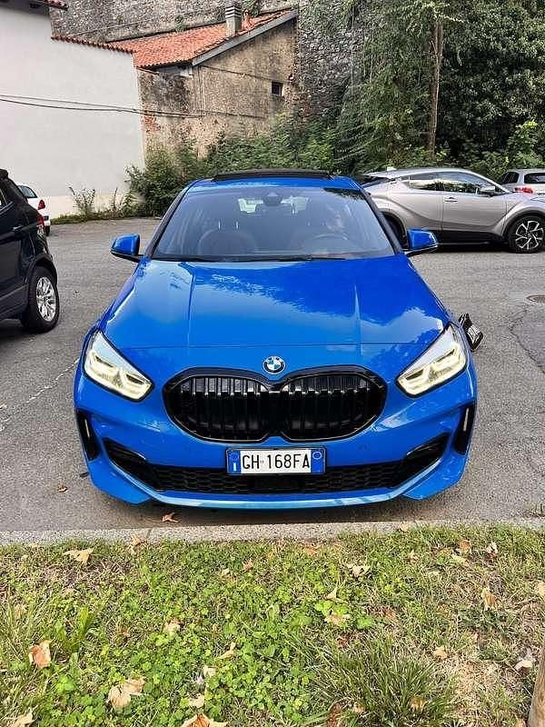 Usata BMW 116 M Sport 116 CV (85 kW) 2022 Blu/azzurro Utilitaria