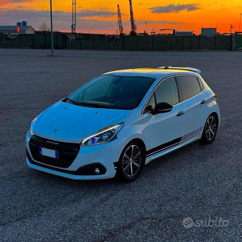 Usata Peugeot 208 82 CV (60 kW) 2017 Bianco Utilitaria