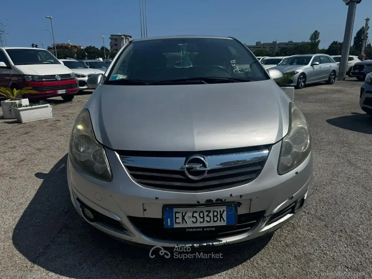 Usado Opel Corsa 86 HP (63 kW) 2011 Cinzento Sedan