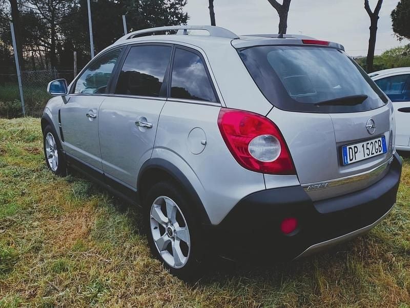 Usado Opel Antara Cosmo 149 CV (109 kW) 2009 Plateado SUV