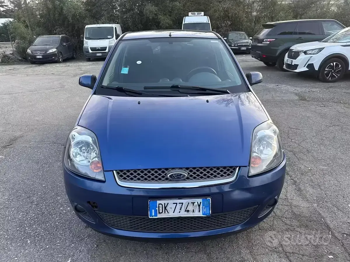 Usata Ford Fiesta Titanium 75 CV (55 kW) 2007 Blu Utilitaria