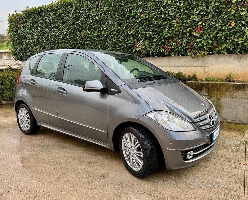 Usata Mercedes A180 Edition 108 CV (79 kW) 2010 Grigio Berlina