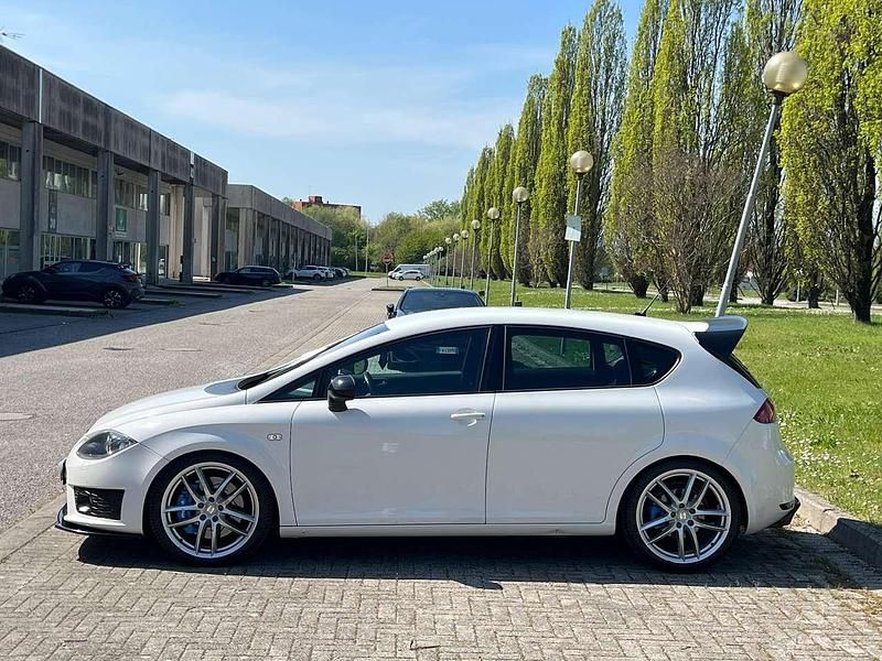 Usata Seat Leon CUPRA 265 CV (194 kW) 2011 Bianco Utilitaria