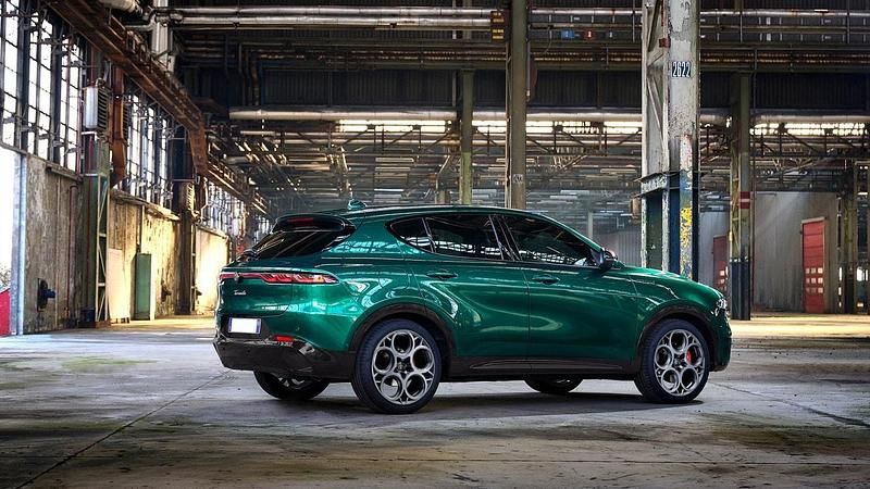 Nuova Alfa Romeo Tonale Veloce 160 CV (117 kW) 2025 Verde montreal SUV