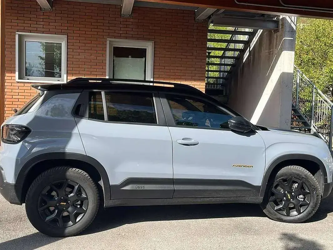 Usata Jeep Avenger North 136 CV (100 kW) 2025 Grigio SUV