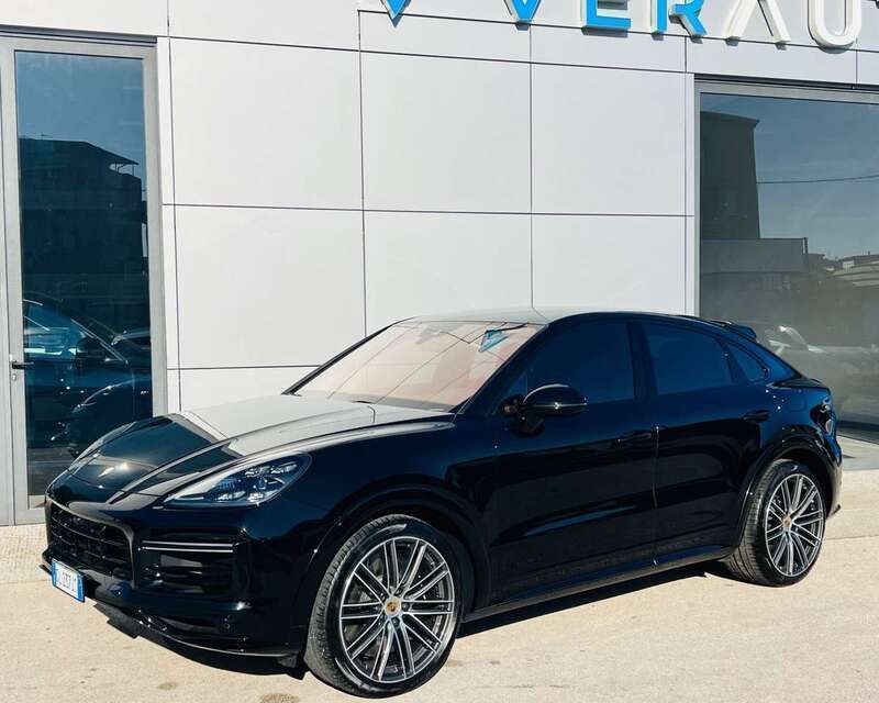 Nero Usata 2022 Porsche Cayenne Coupe Turbo S E-Hybrid Coupé | 133.900 € - Immagine 1/4