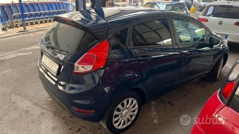 Usata Ford Fiesta 92 CV (67 kW) 2014 Blu Utilitaria