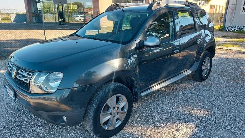 Usata Dacia Duster Lauréate 110 CV (80 kW) 2015 Grigio SUV