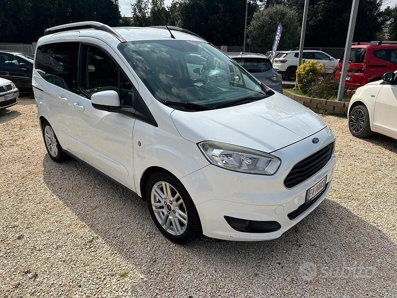 Usata Ford Tourneo Courier 101 CV (74 kW) 2015 Bianco Monovolume