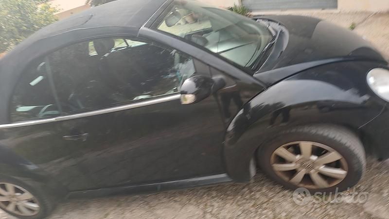 Usata VW New Beetle 105 CV (77 kW) 2008 Nero Utilitaria