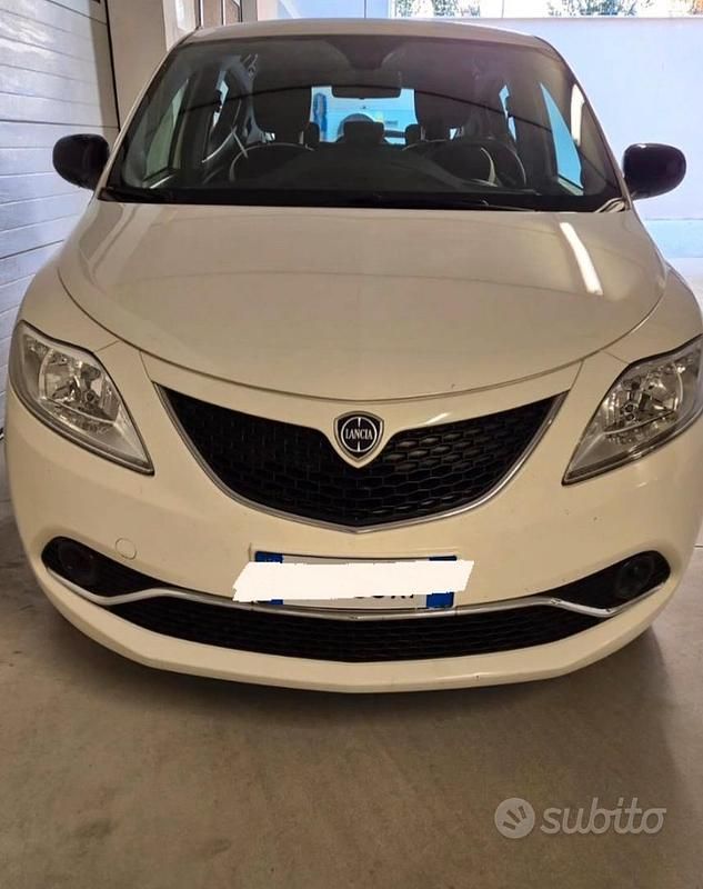 Usata Lancia Ypsilon Gold 69 CV (50 kW) 2016 Bianco Utilitaria