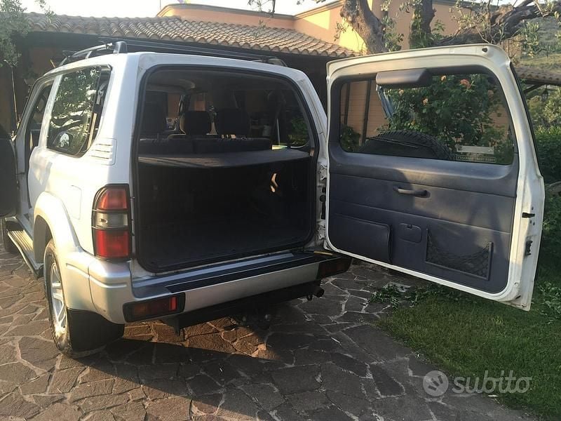 Bianco Usata 1999 Toyota Land Cruiser SUV | 11.000 € (Buon prezzo) - Immagine 1/4