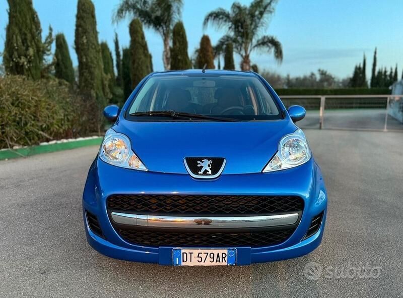 Usata Peugeot 107 68 CV (50 kW) 2009 Blu Utilitaria