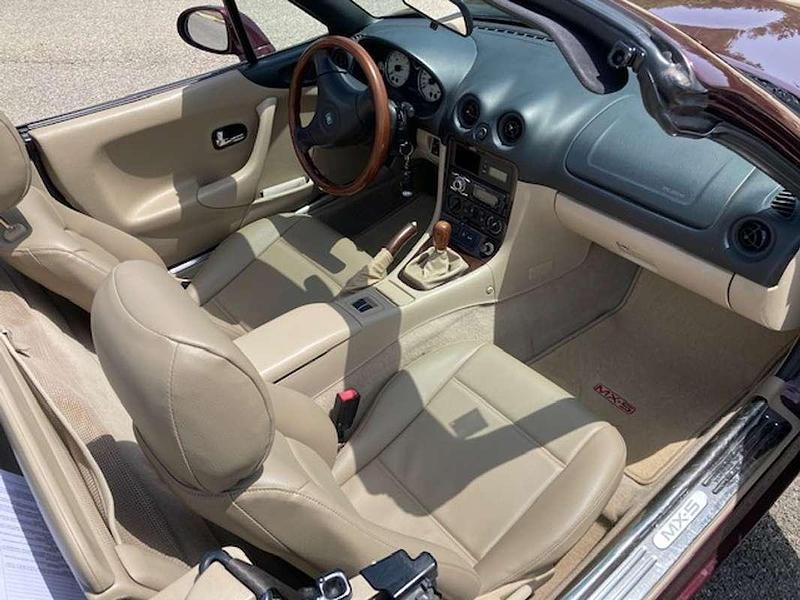 Usata Mazda MX5 110 CV (80 kW) 2000 Lilla Cabrio