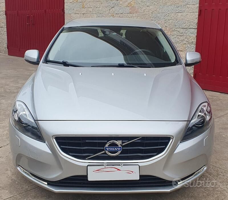 Usata Volvo V40 120 CV (88 kW) 2016 Argento Station wagon