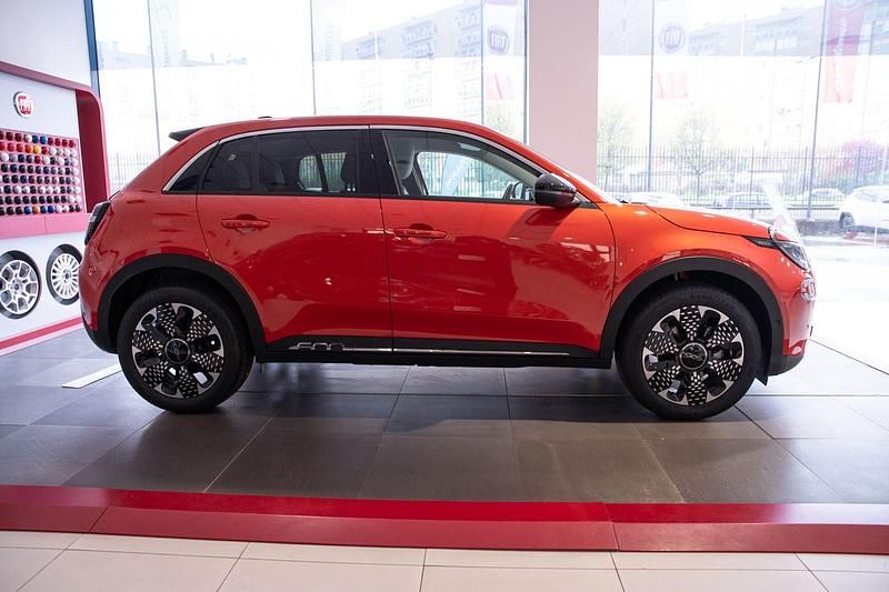 Nuova Fiat 600 La Prima 100 CV (73 kW) 2025