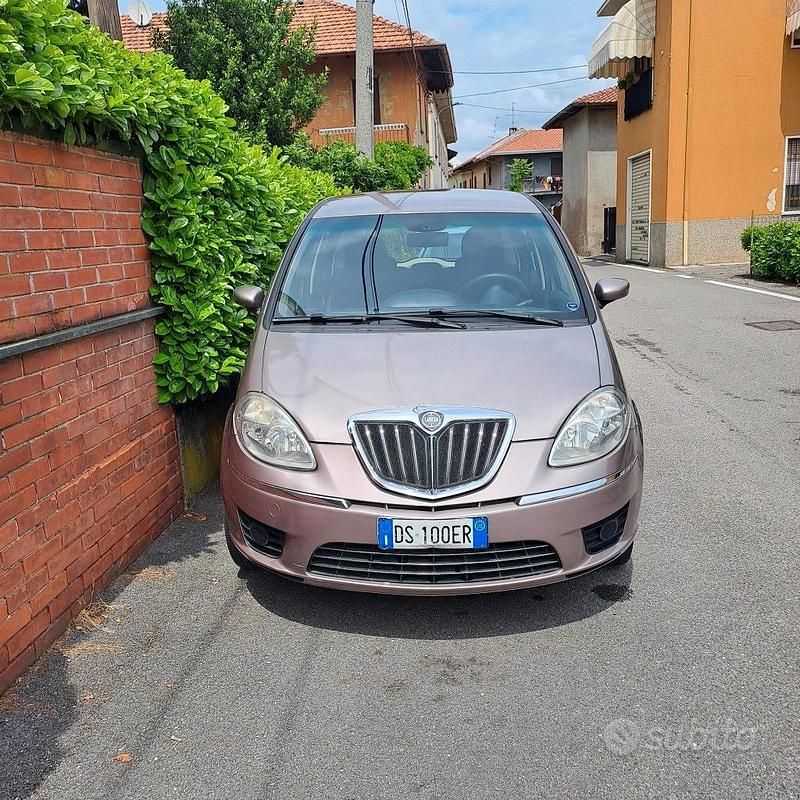 Usata 2008 Lancia Musa Monovolume | 3000 € (Buon prezzo) - Immagine 1/2