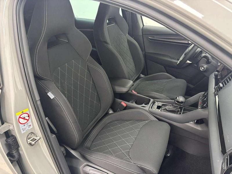 Nuova Skoda Karoq SportLine 150 CV (110 kW) 2025 Grigio SUV