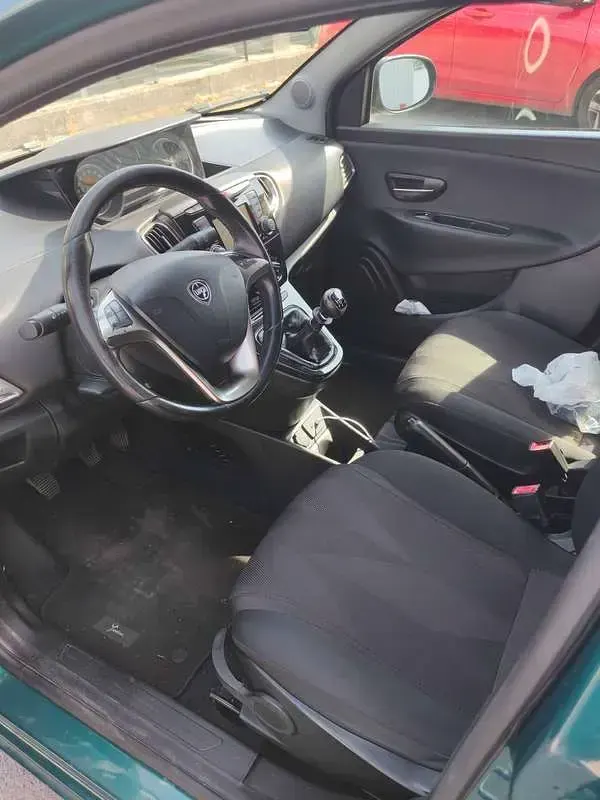 Usata Lancia Ypsilon Platinum 69 CV (50 kW) 2018 Verde Utilitaria