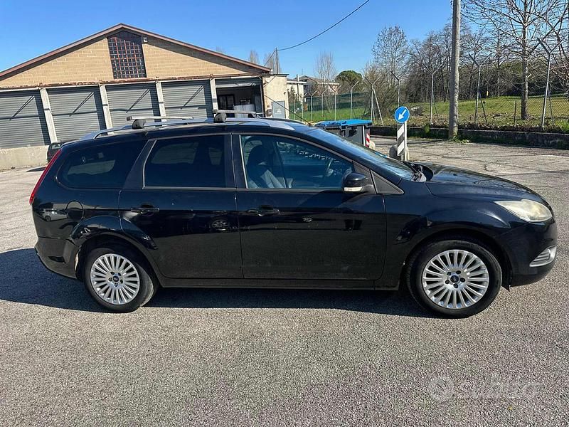 Usata Ford Focus 90 CV (66 kW) 2010 Nero Station wagon