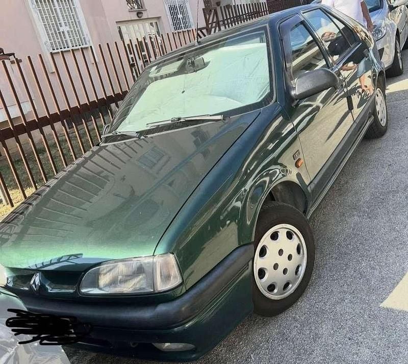 Usata Renault 19 77 CV (56 kW) 1994 Verde Berlina