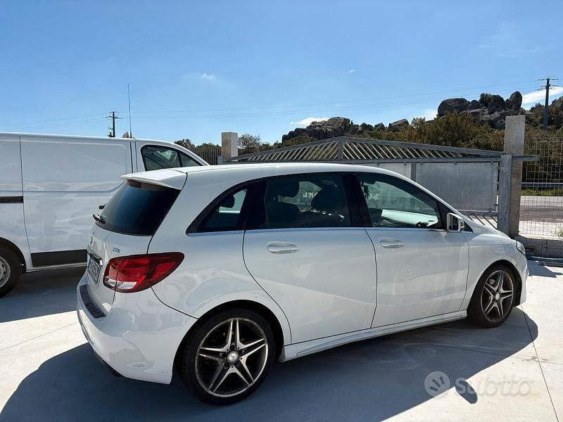 Usata Mercedes B200 AMG line 136 CV (100 kW) 2015 Bianco Monovolume