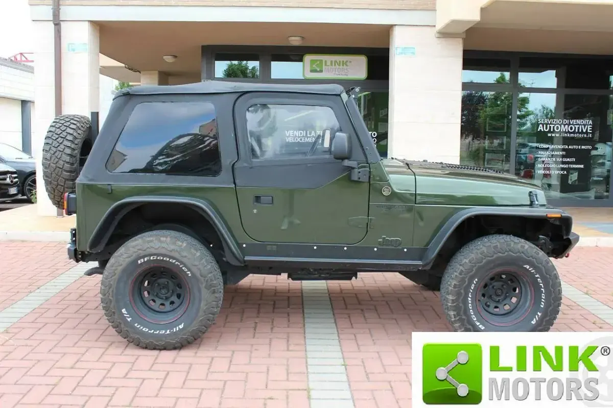 Usata Jeep Wrangler Sport 118 CV (86 kW) 1998 Verde metallizzato SUV