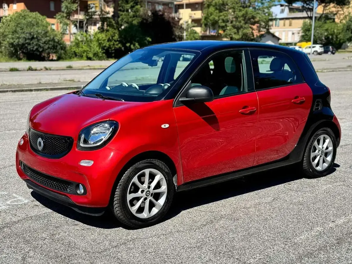 Usata Smart ForFour Passion 90 CV (66 kW) 2017 Rosso Utilitaria