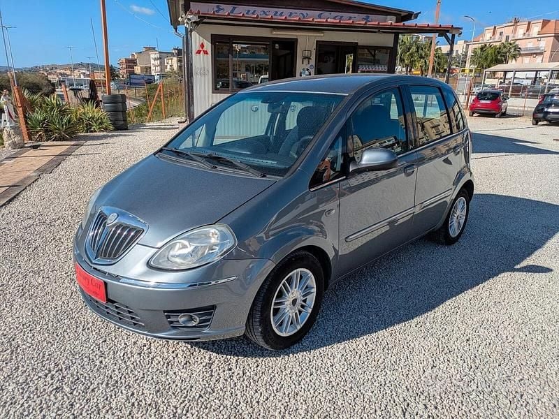 Usata Lancia Musa Gold 95 CV (69 kW) 2011 Grigio Monovolume