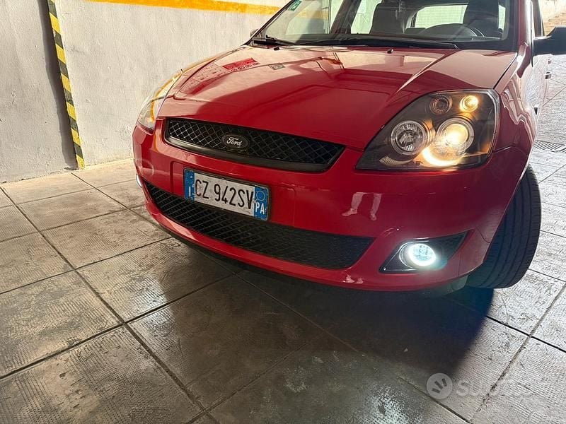Usata Ford Fiesta 75 CV (55 kW) 2006 Berlina
