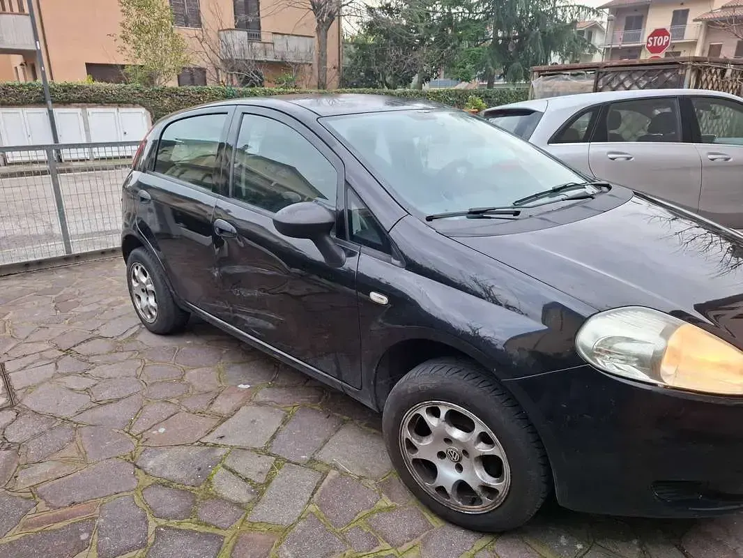 Usata Fiat Grande Punto 77 CV (56 kW) 2011 Nero Utilitaria