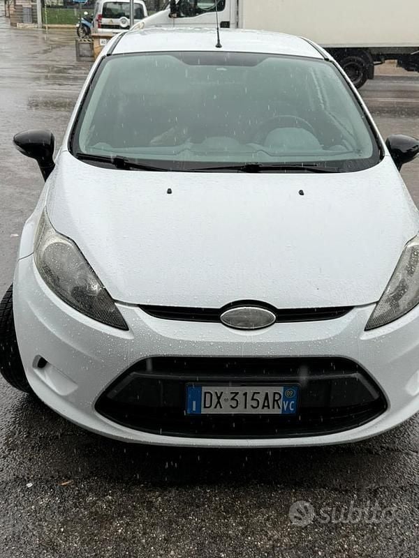 Usata Ford Fiesta 68 CV (50 kW) 2009 Bianco Berlina