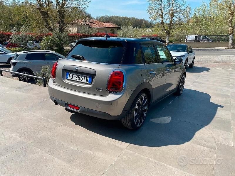 Begagnad Mini ONE 75 HK (55 kW) 2019 Svart Halvkombi