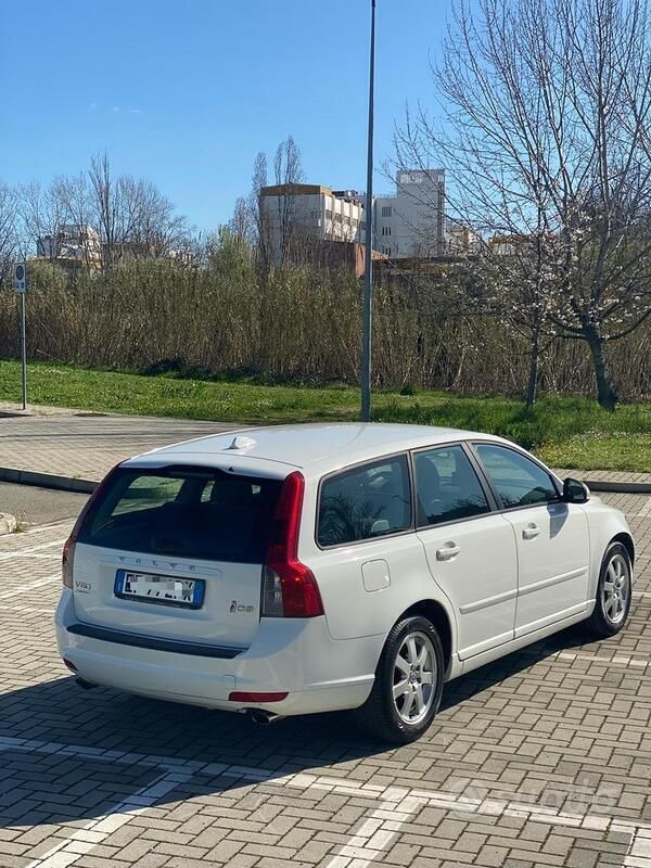 Usata Volvo V50 150 CV (110 kW) 2010 Bianco Station wagon