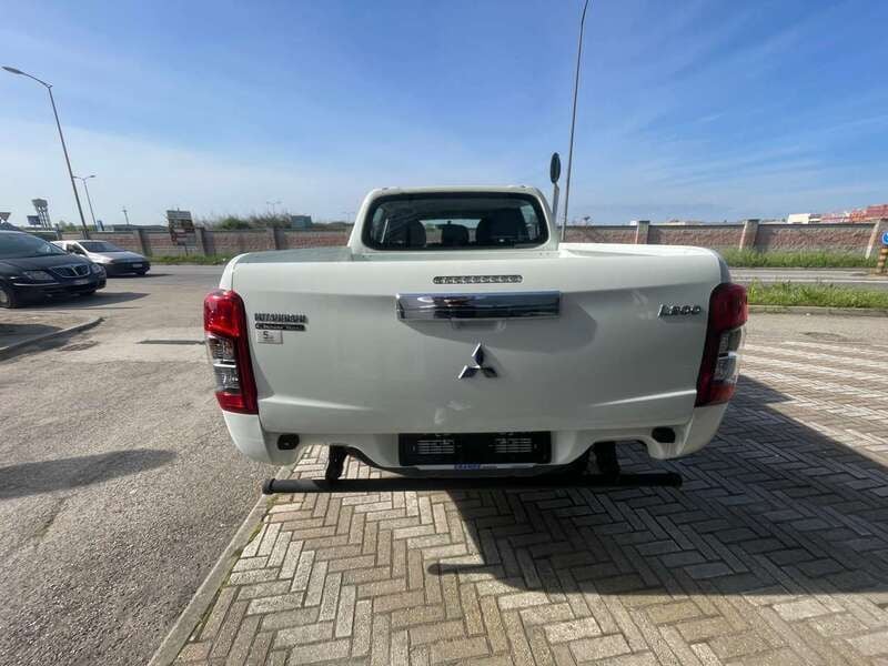 Usata Mitsubishi L200 Instyle 150 CV (110 kW) 2022 Bianco Pick-up