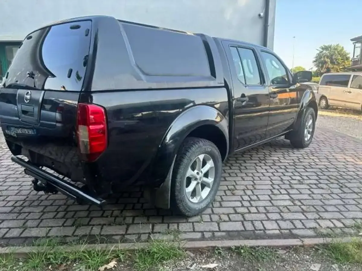 Usata Nissan Navara 170 CV (125 kW) 2013 Nero Pick-up