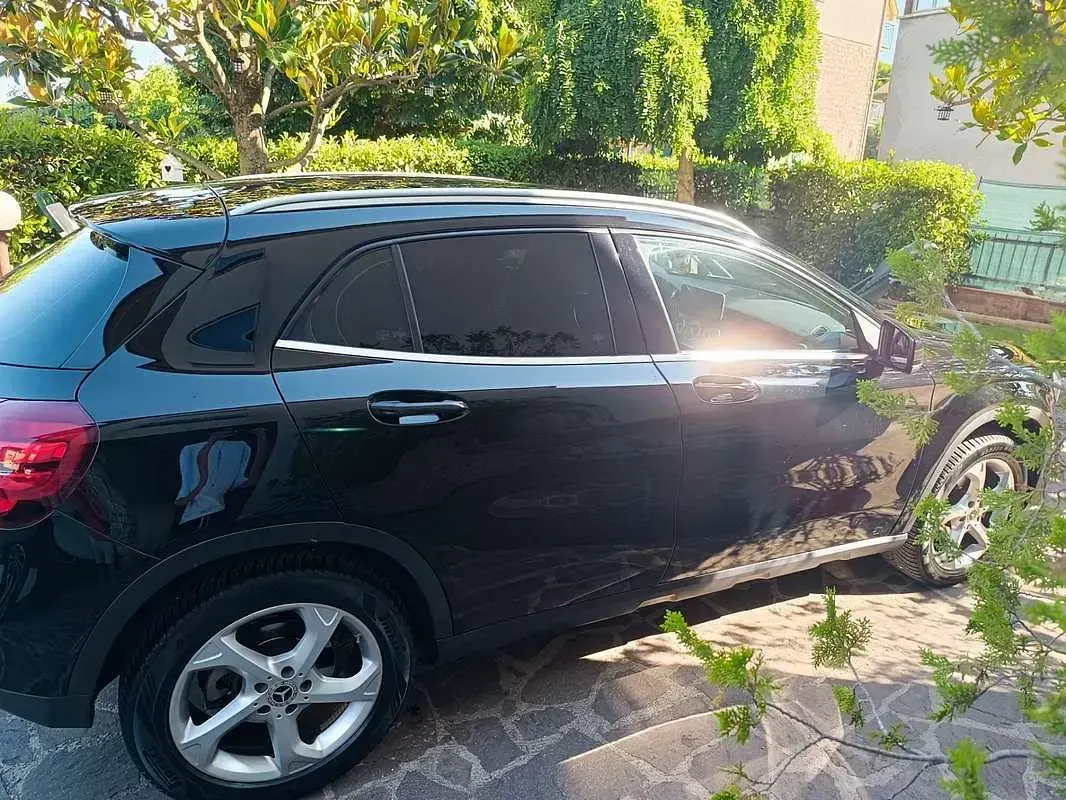 Usata Mercedes GLA180 Business 109 CV (80 kW) 2018 SUV