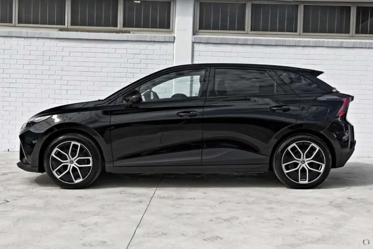 Usata MG MG4 EV Trophy 89 kW (122 CV) 2023 Nero Utilitaria