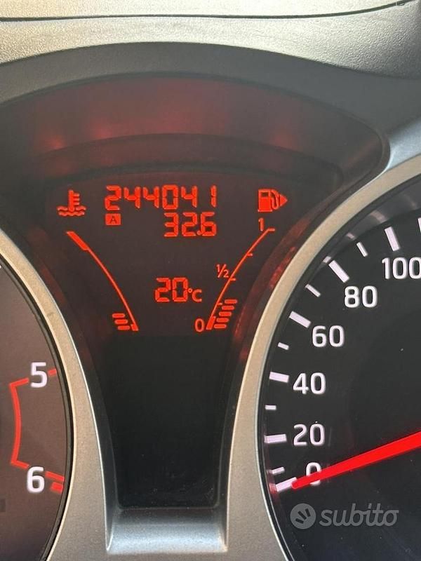 Usata Nissan Juke Visia 110 CV (80 kW) 2011 Marrone SUV