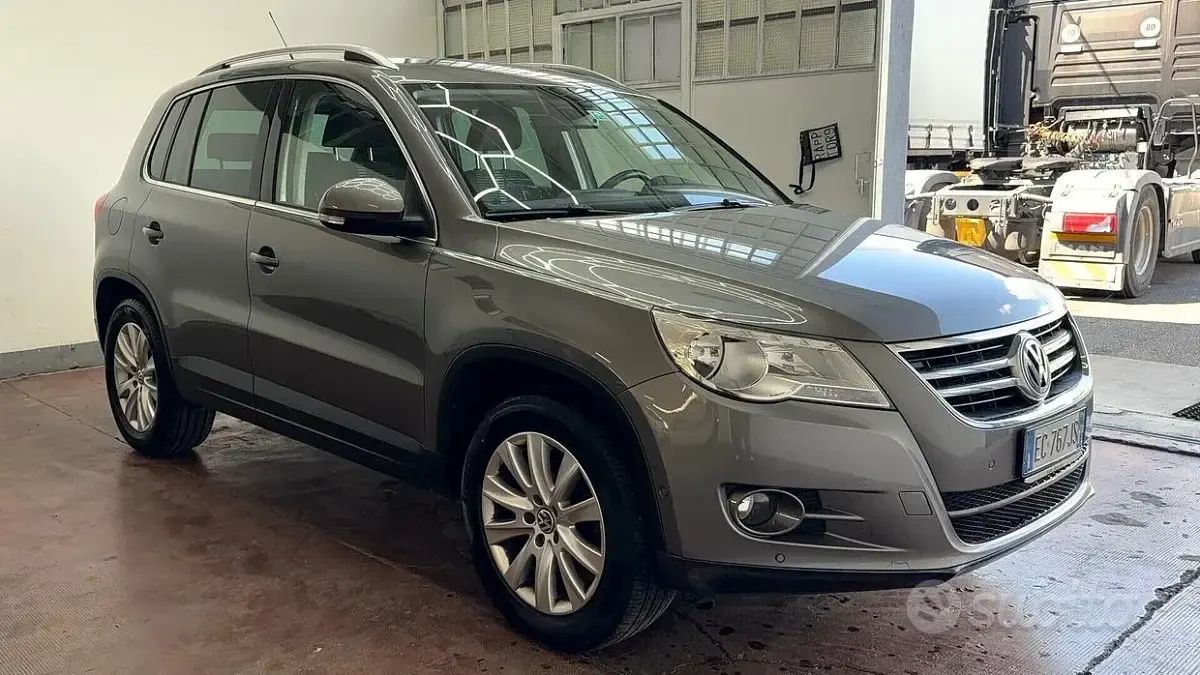 Usata VW Tiguan Sportline 140 CV (102 kW) 2010 Grigio SUV