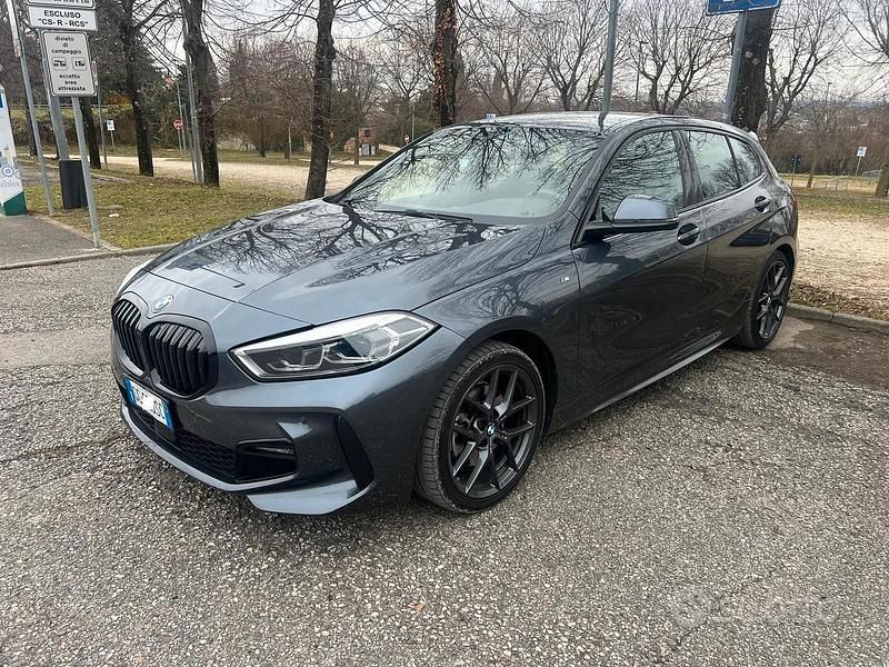 Grigio Usata 2020 BMW 116 M Sport Due volumi | 19.900 € (Buon prezzo) - Immagine 1/4