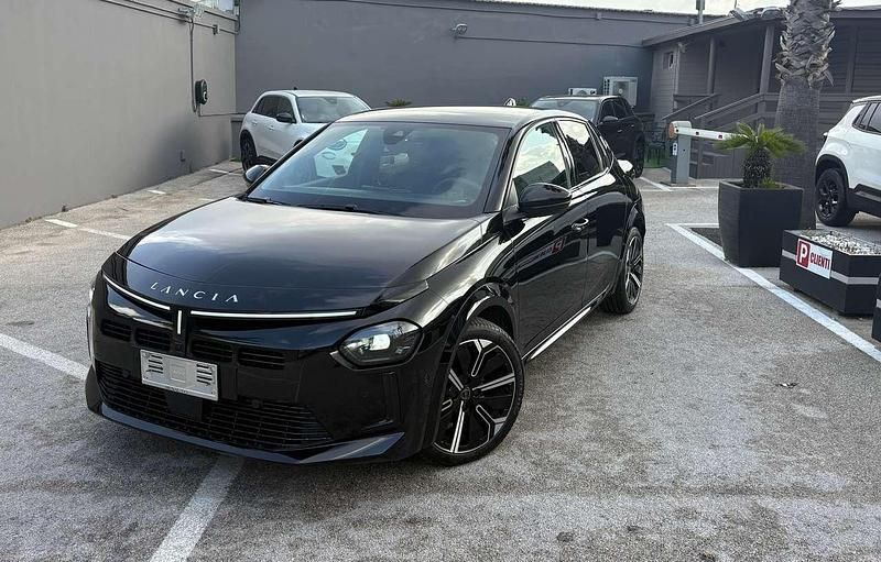 Usata Lancia Ypsilon 101 CV (74 kW) 2026 Nero Utilitaria