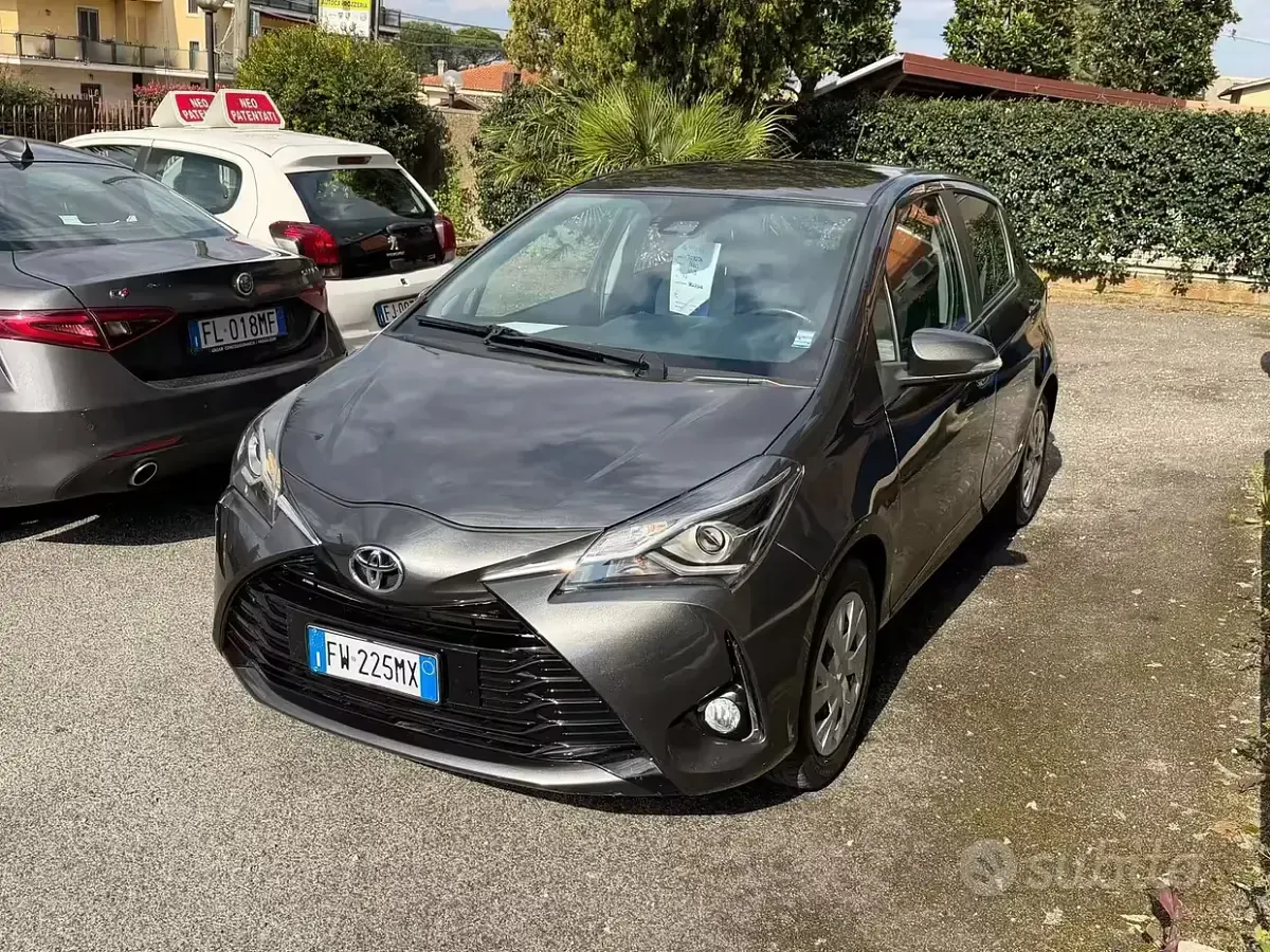 Second-hand Toyota Yaris Lounge 72 CP (52 kW) 2019 Gri Berlinǎ