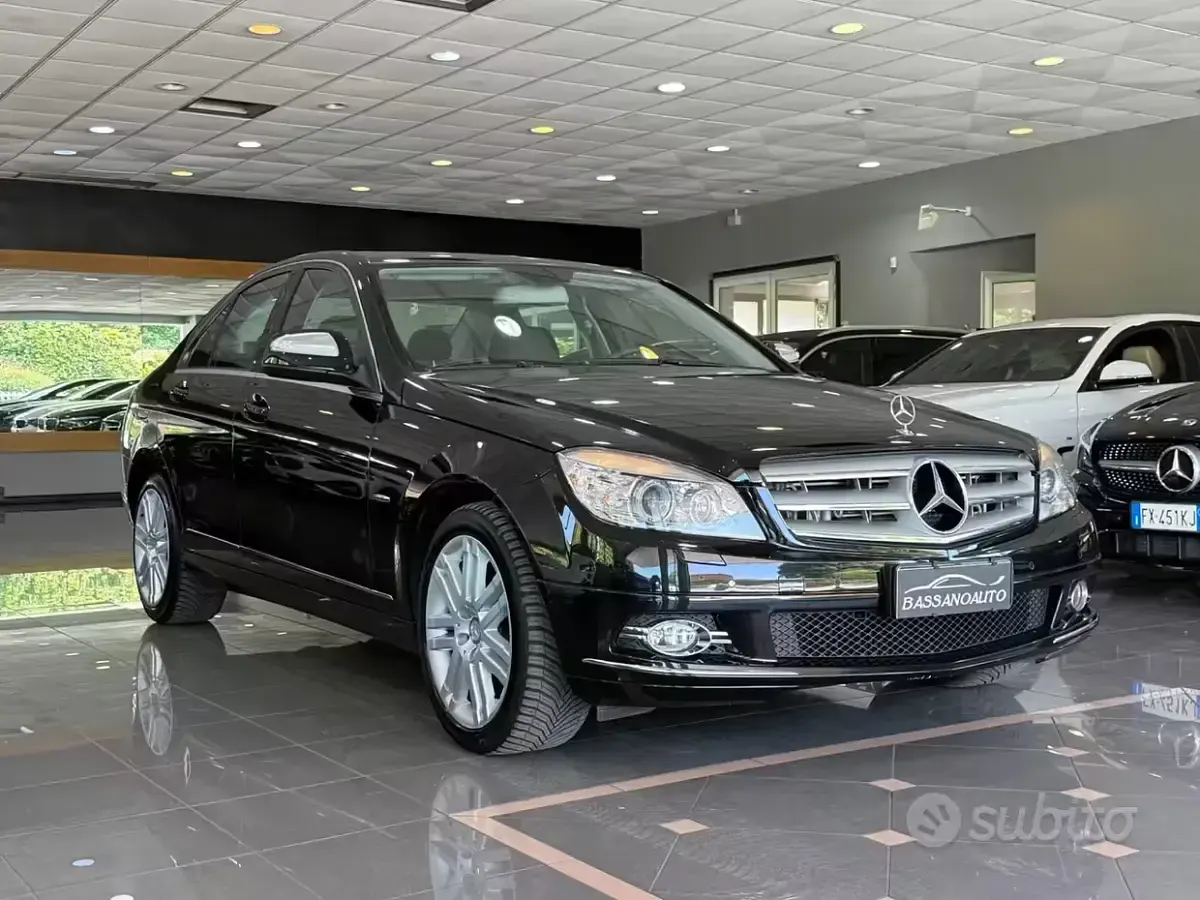 Usata Mercedes E350 231 CV (169 kW) 2010 Nero Berlina