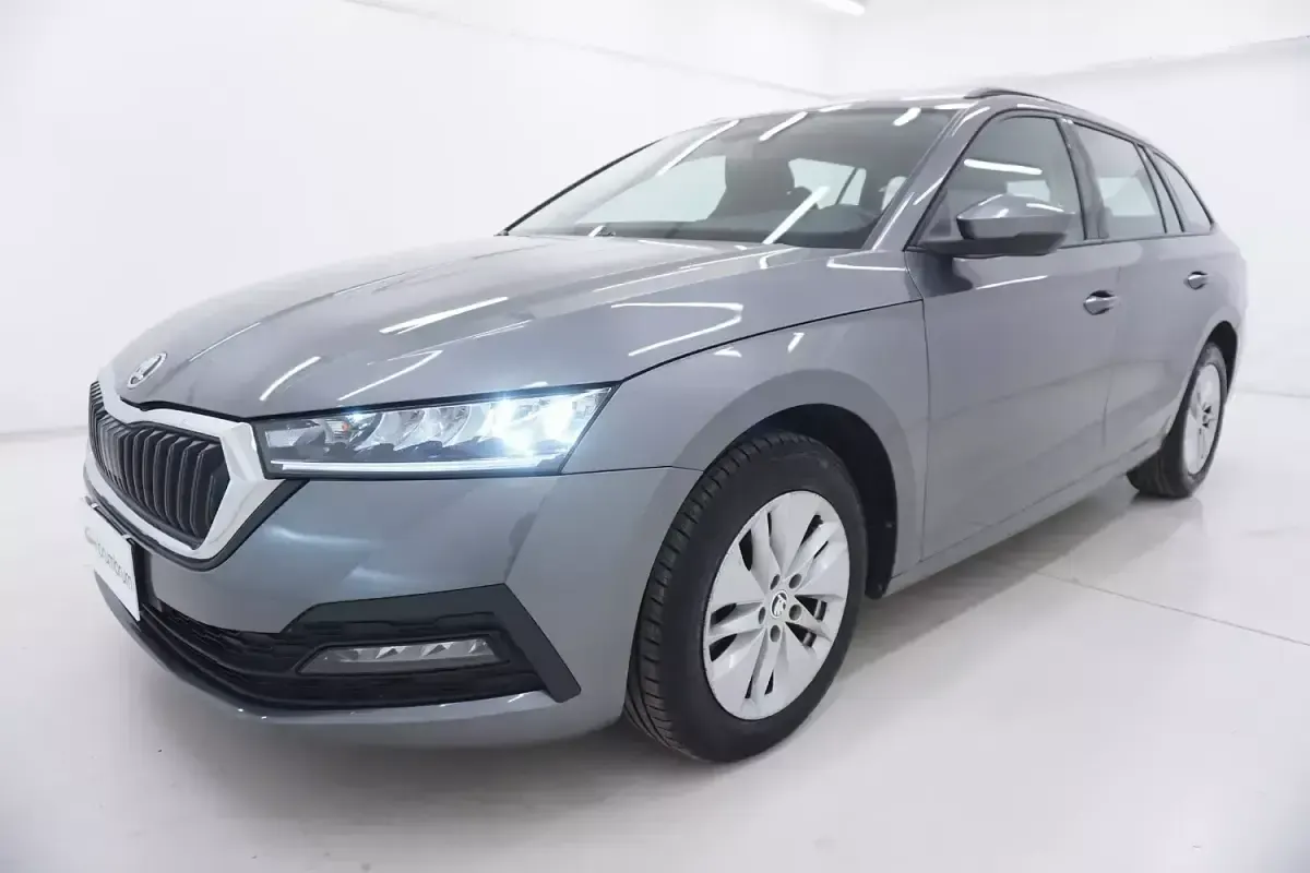 Usata Skoda Octavia Ambition 116 CV (85 kW) 2023 Grigiogrigio Station wagon