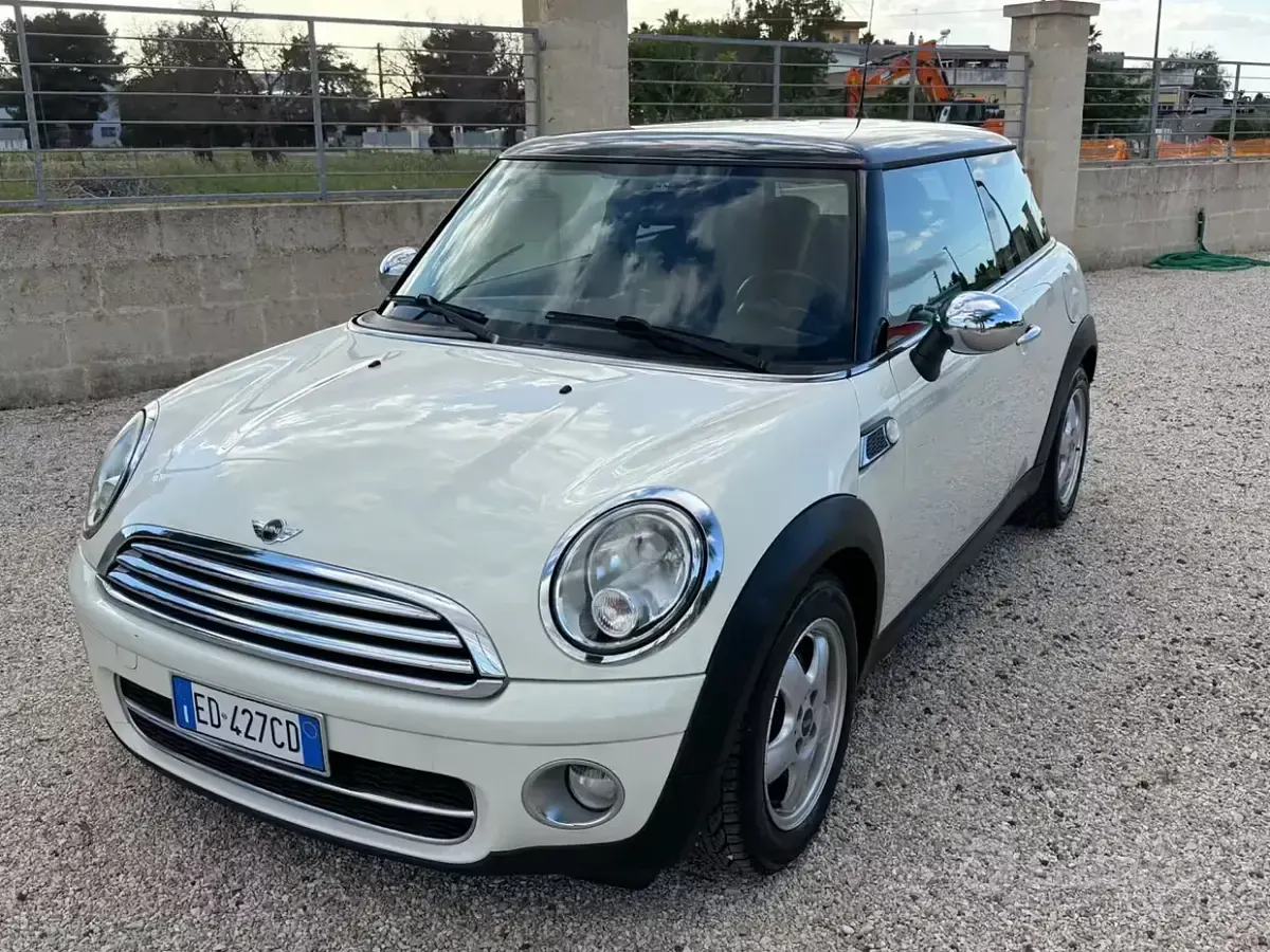 Usata Mini Cooper D 109 CV (80 kW) 2010 Beige Utilitaria